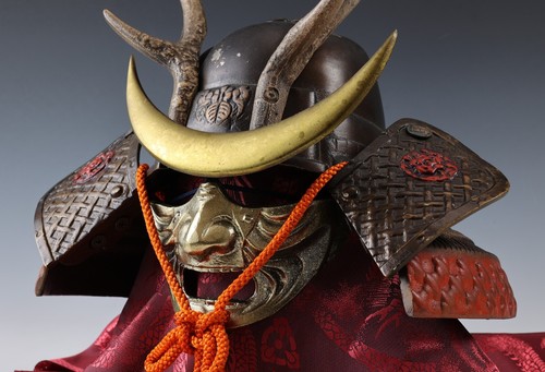 Old vintage samurai helmet - vintage, –